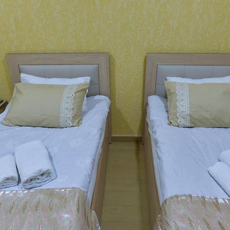 Pomegranate Hotel クタイシ エクステリア 写真