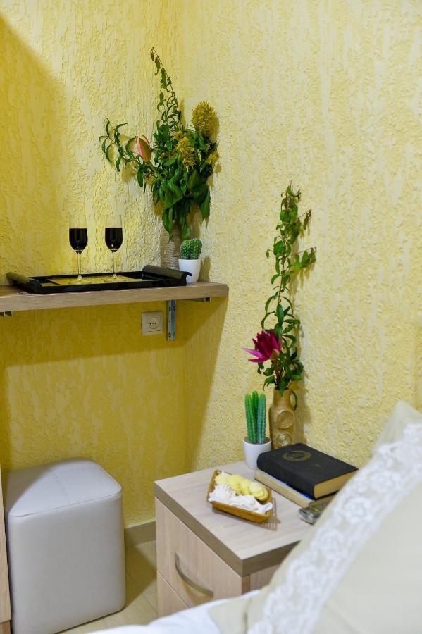 Pomegranate Hotel クタイシ エクステリア 写真