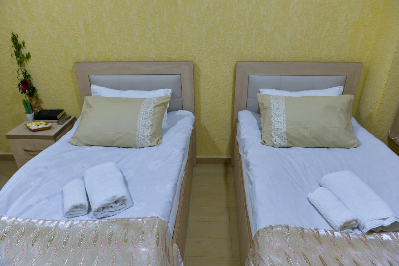 Pomegranate Hotel クタイシ エクステリア 写真