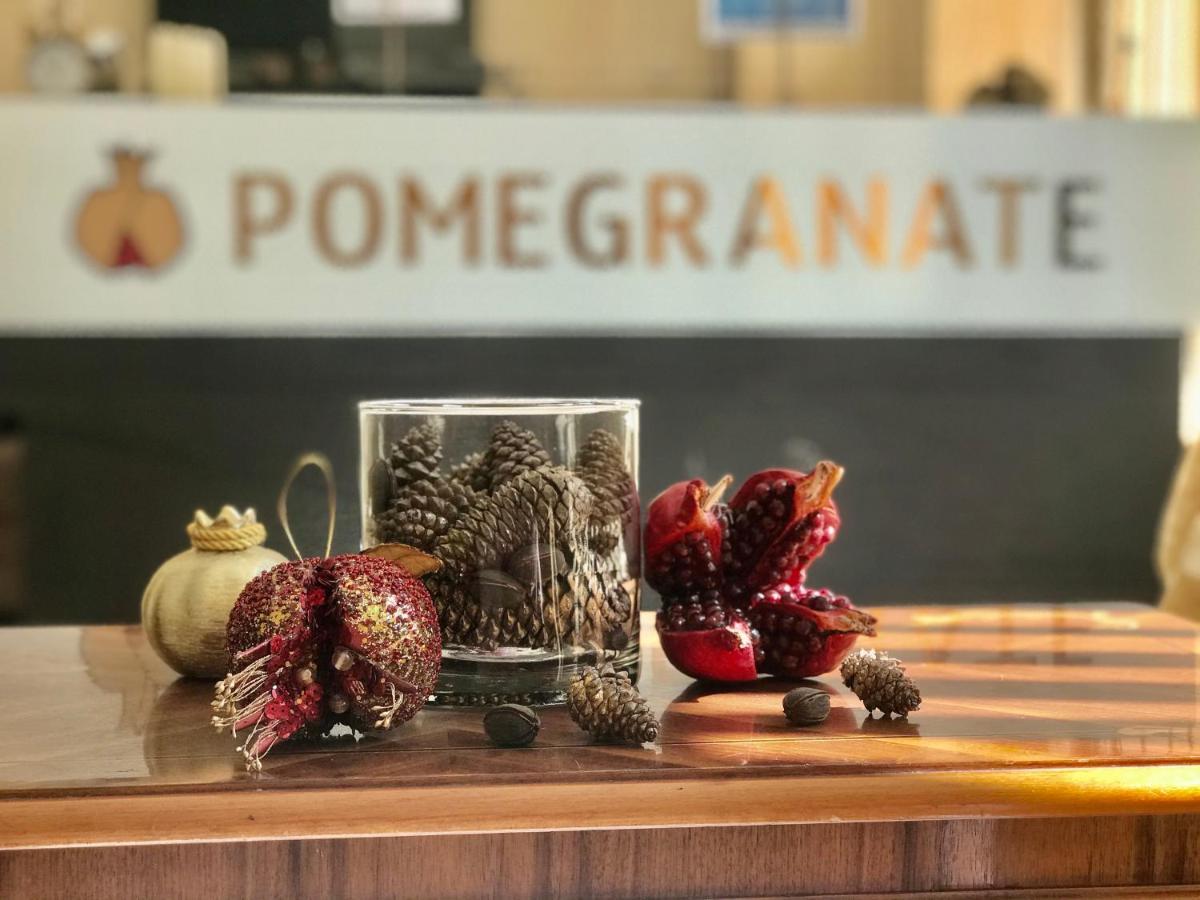 Pomegranate Hotel クタイシ エクステリア 写真