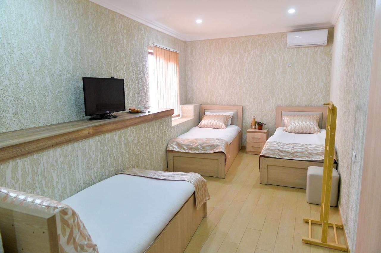 Pomegranate Hotel クタイシ エクステリア 写真
