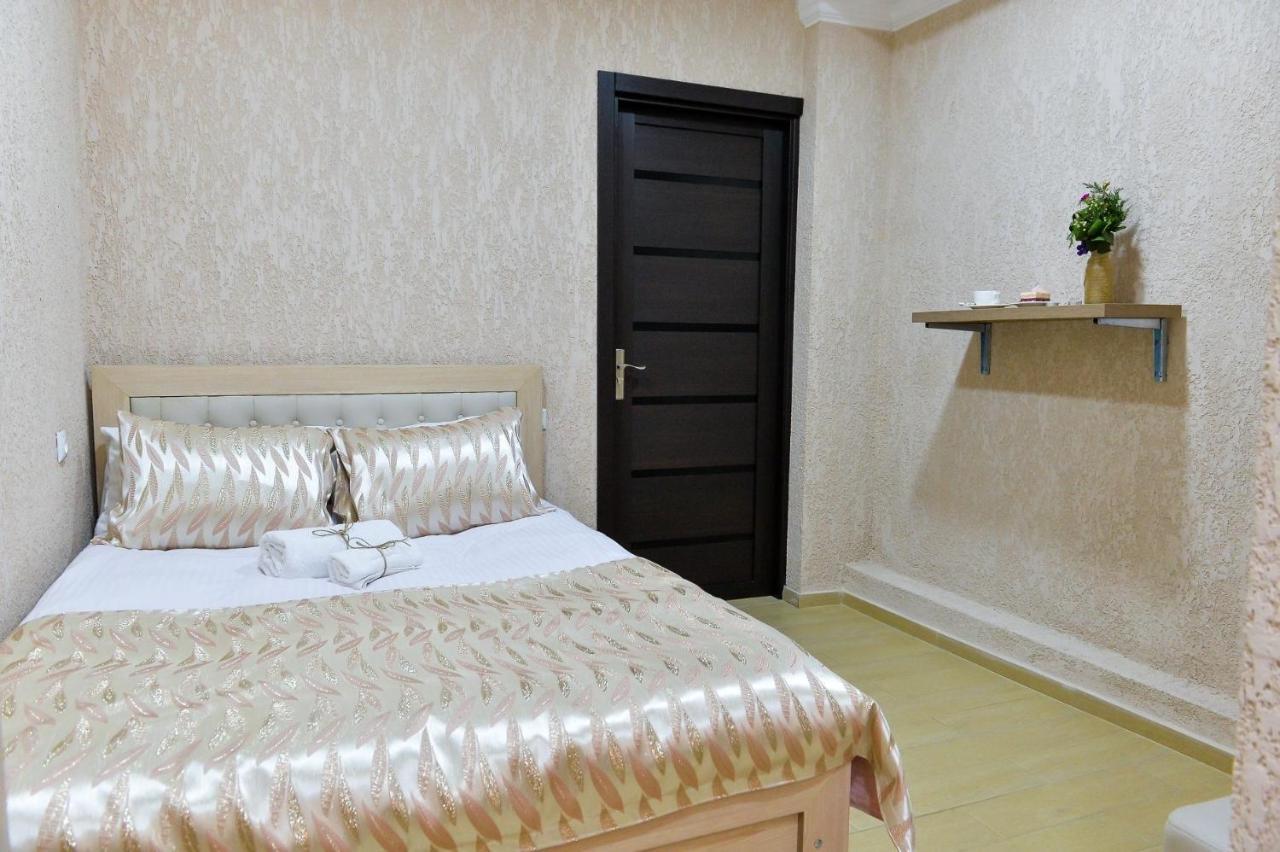 Pomegranate Hotel クタイシ エクステリア 写真