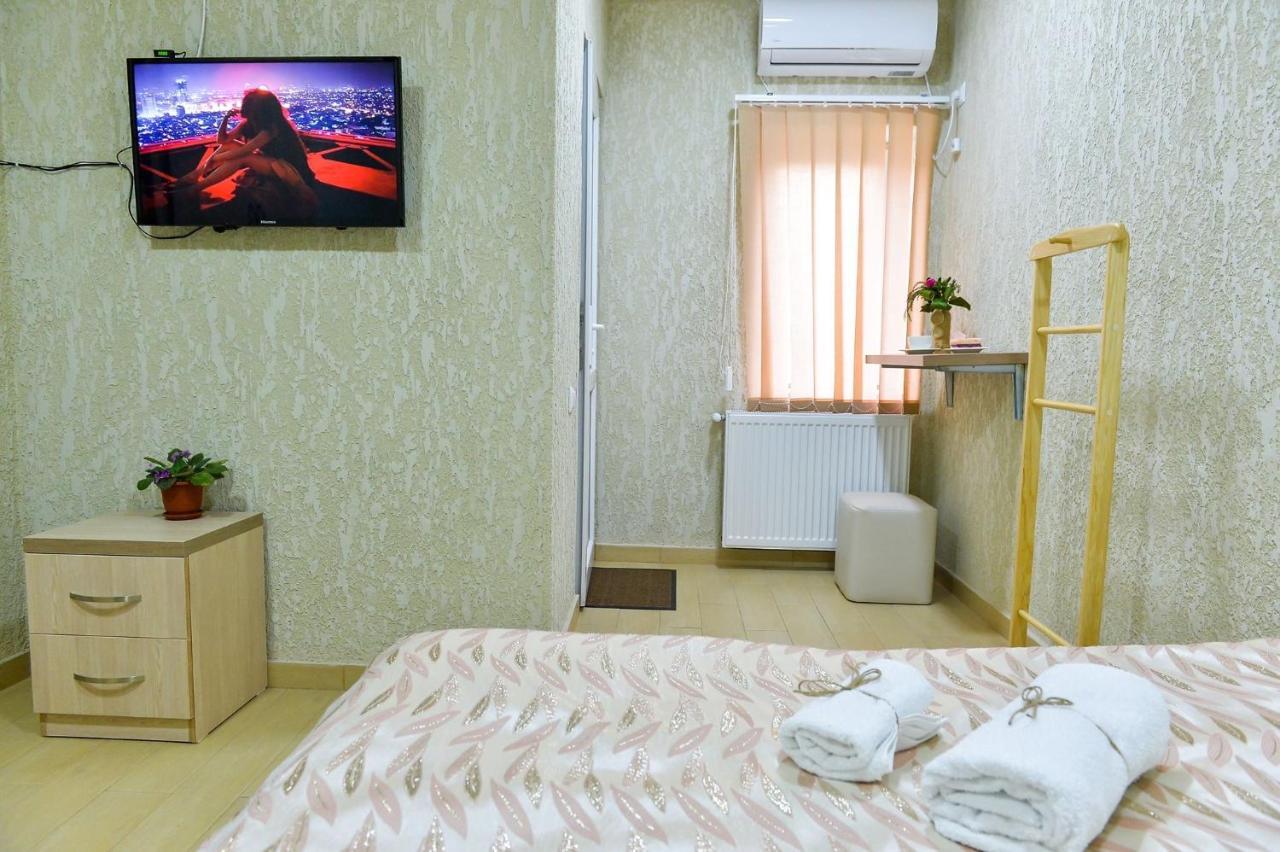 Pomegranate Hotel クタイシ エクステリア 写真