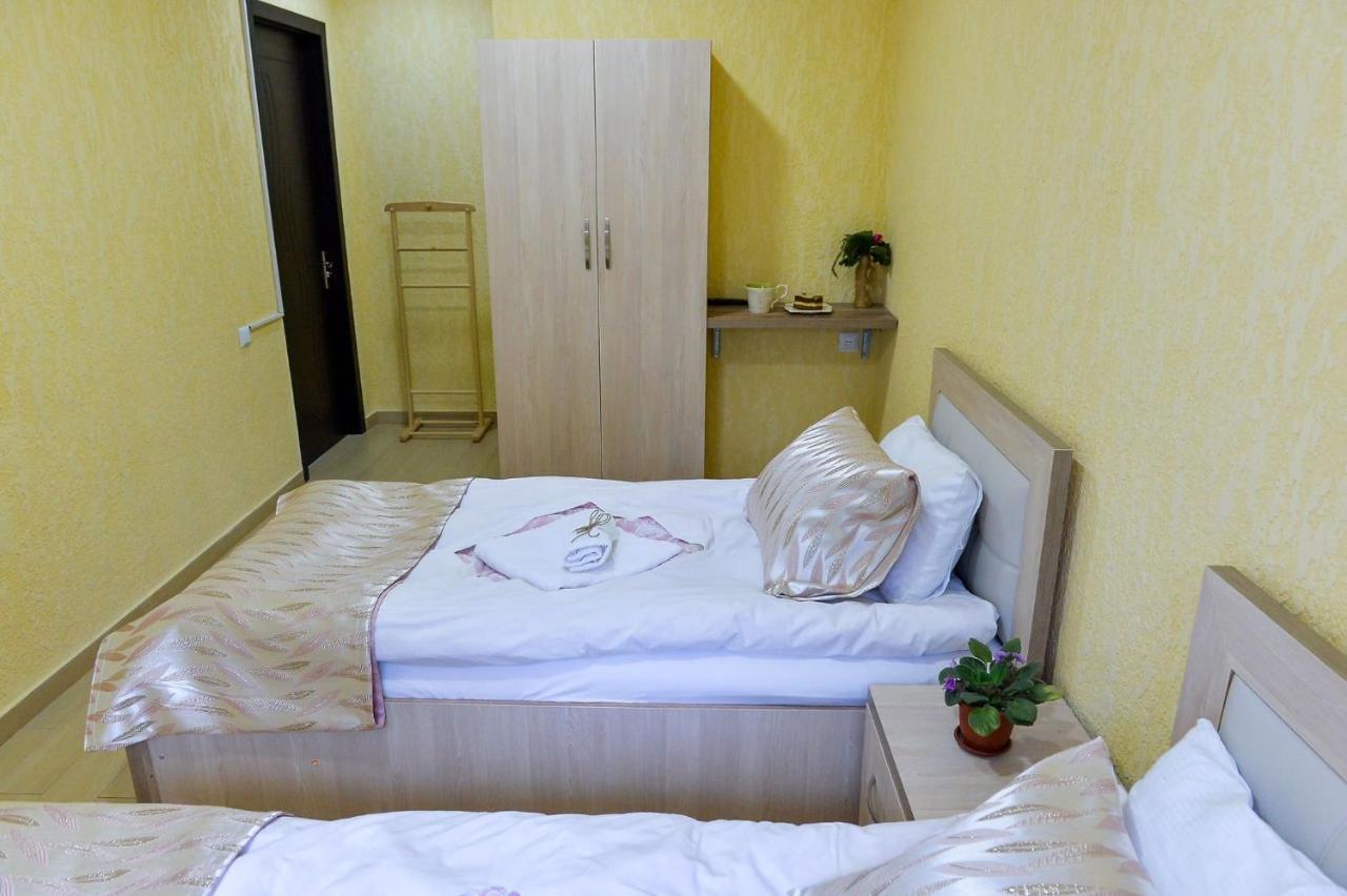 Pomegranate Hotel クタイシ エクステリア 写真