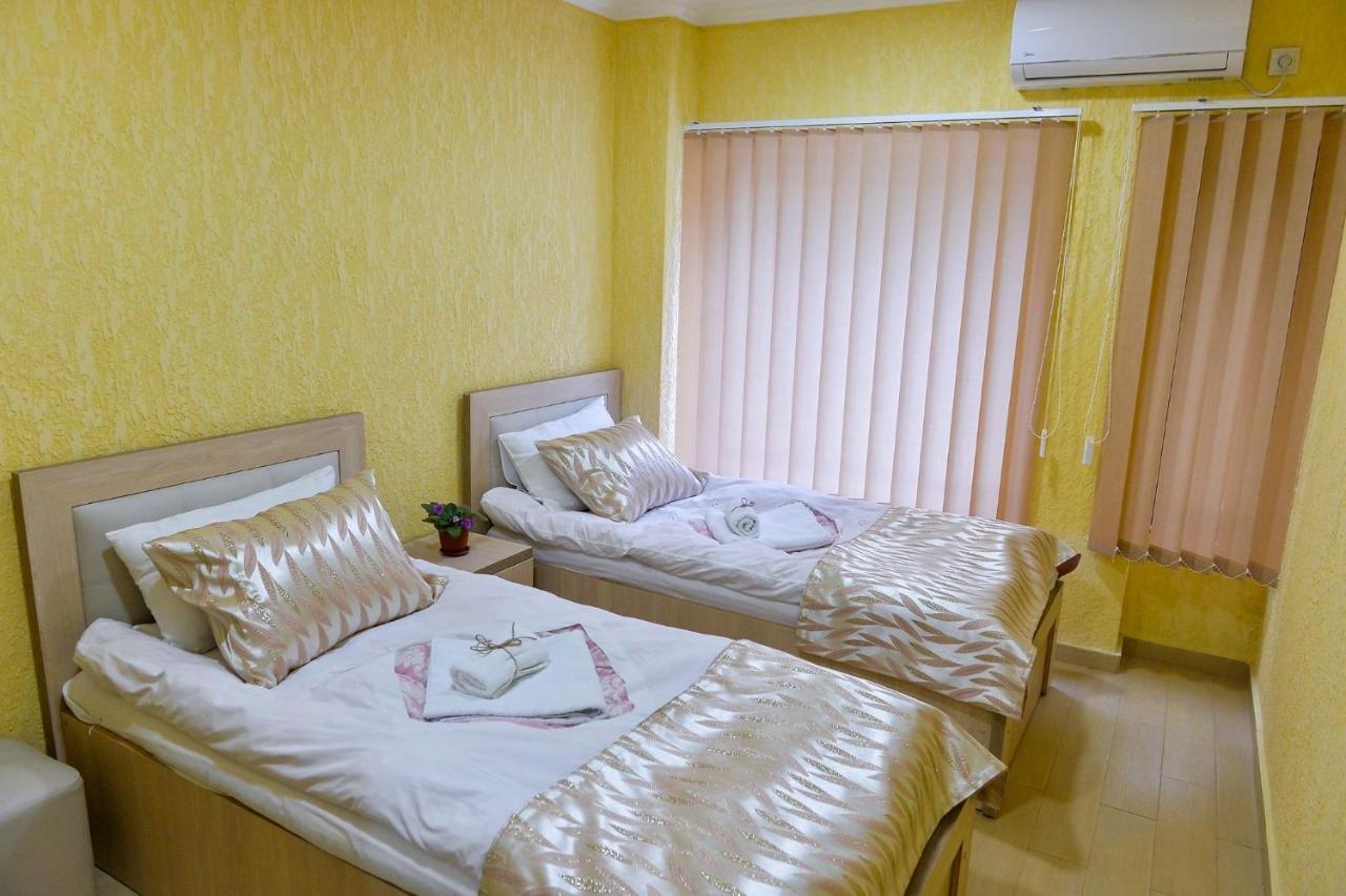 Pomegranate Hotel クタイシ エクステリア 写真