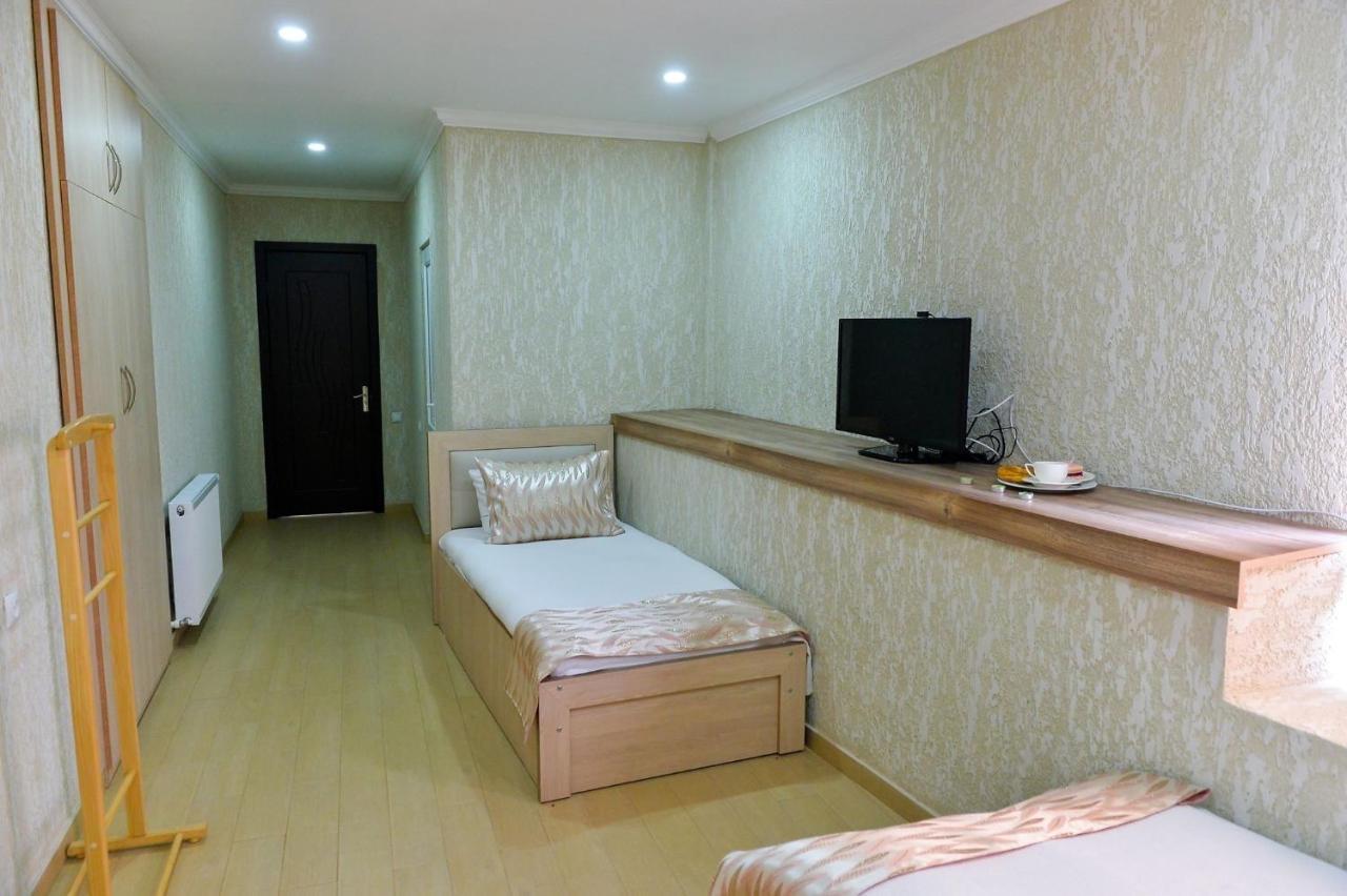 Pomegranate Hotel クタイシ エクステリア 写真