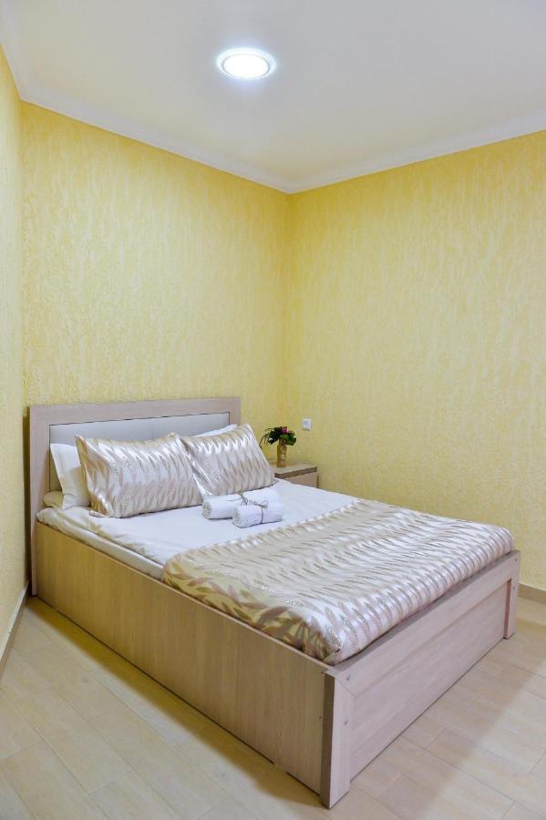 Pomegranate Hotel クタイシ エクステリア 写真