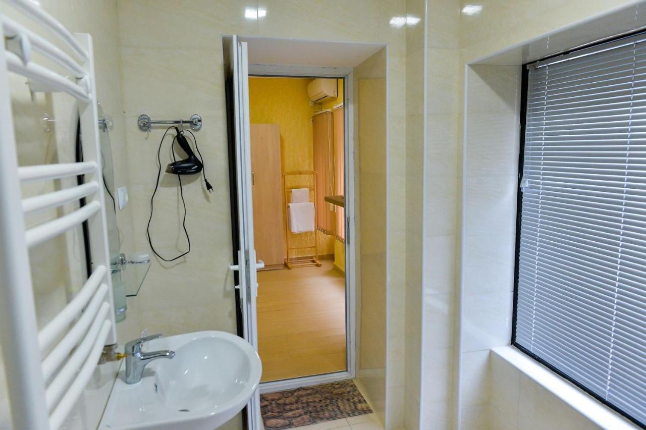Pomegranate Hotel クタイシ エクステリア 写真