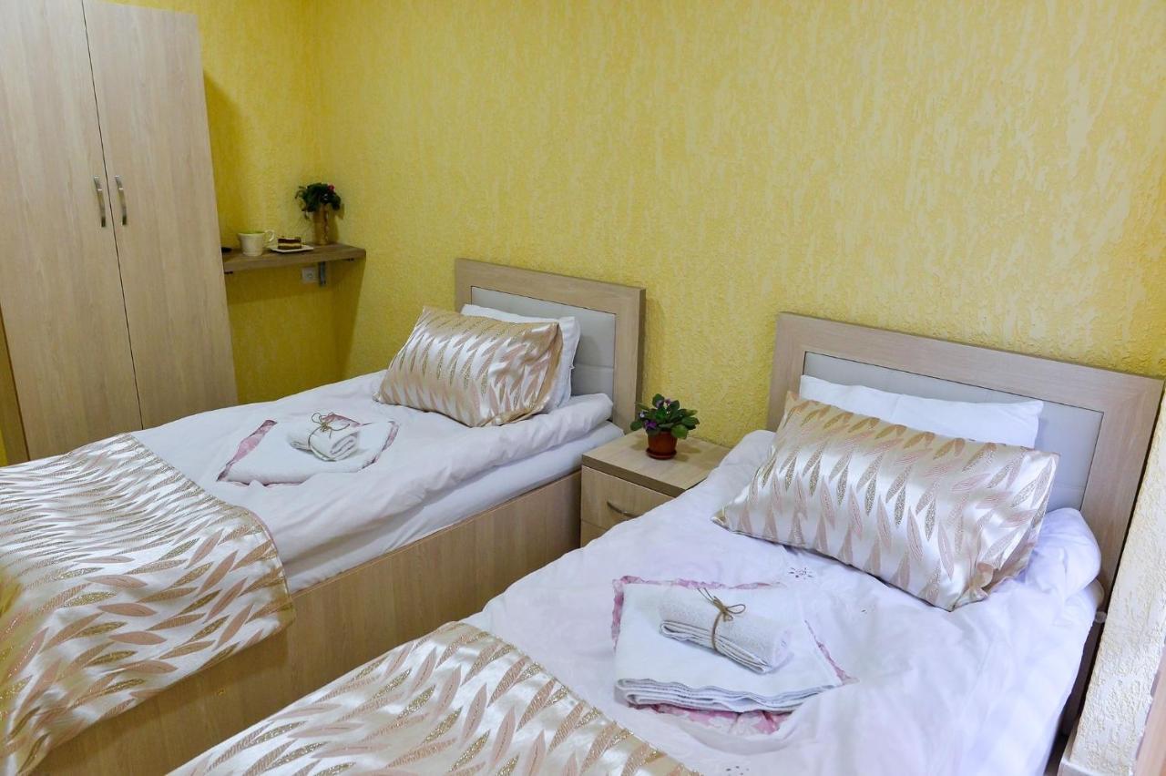 Pomegranate Hotel クタイシ エクステリア 写真